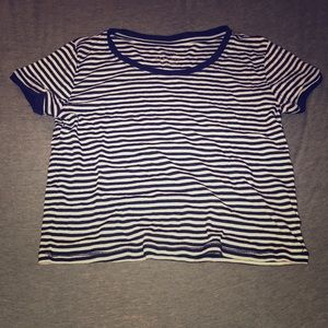 Short tee/ crop top